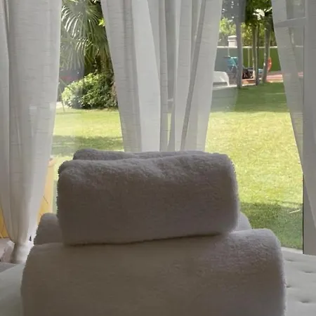 Julia's Garden Apartment